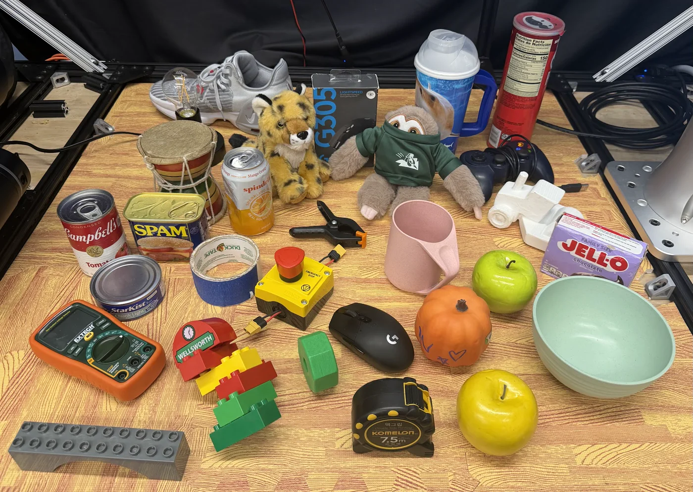 Twenty-nine real-world objects used in hardware experiments